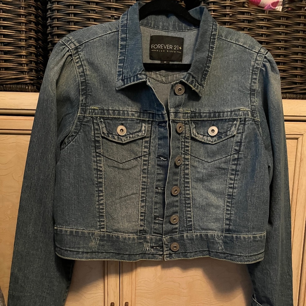 FOREVER 21 NWOT DISTRESSED BLUE DENIM JACKET FITS LIKE L XL